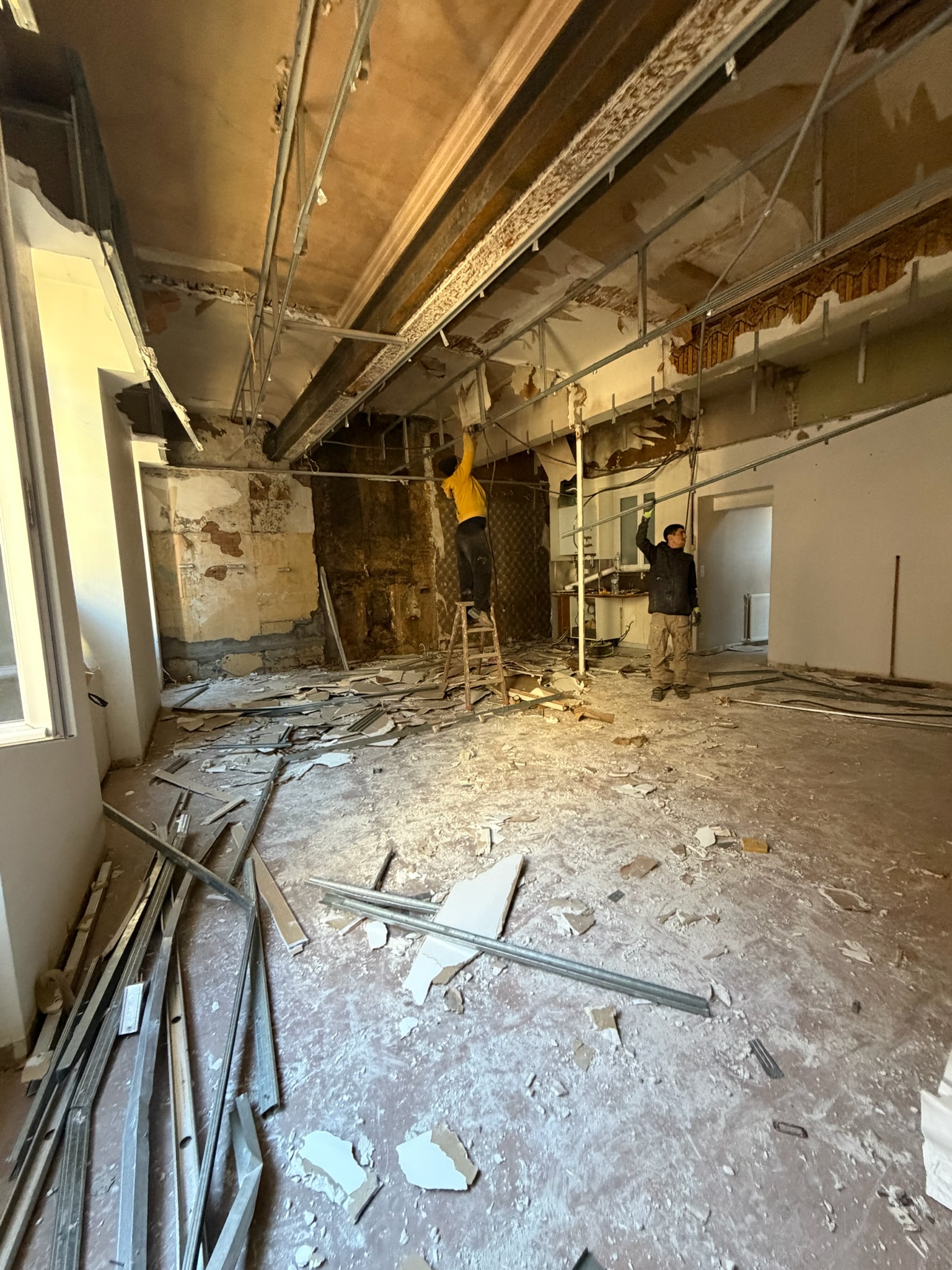Créer intérieur depuis base du projet, électricité, plomberie, sol, rénovation complète de maison ou appartement.